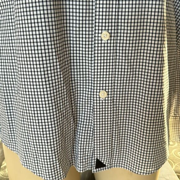 UNTUCKit Wagner black/white check slim fit button shirt. Light stretch. Large - Picture 4 of 9